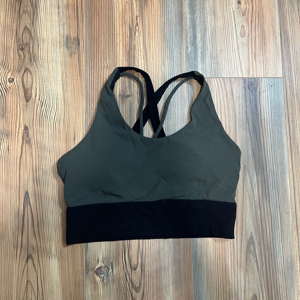 Curves N Combatboots color block sports bra